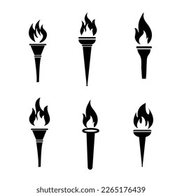 Iconos de la antorcha ajustados. ilustración de icono de la antorcha de fuego vectorial en fondo blanco..eps