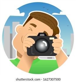 tourist, traveler; a smiling guy with a camera on an excursion, in the city, against a background of skyscrapers; photographs someone by squeezing 1 eye; professional photographer