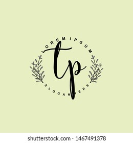 TP Plantilla inicial de logotipo floral de belleza