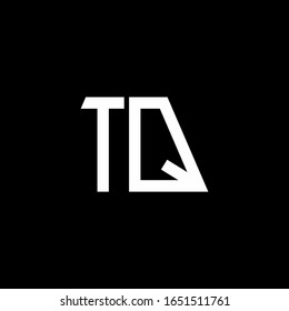 Monograma abstracto del logotipo TQ aislado en fondo negro