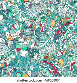 Tracery seamless calming pattern. Mehendi design. Ethnic colorful green doodle texture. Indifferent discreet. Curved doodling mehndi motif. Vector.