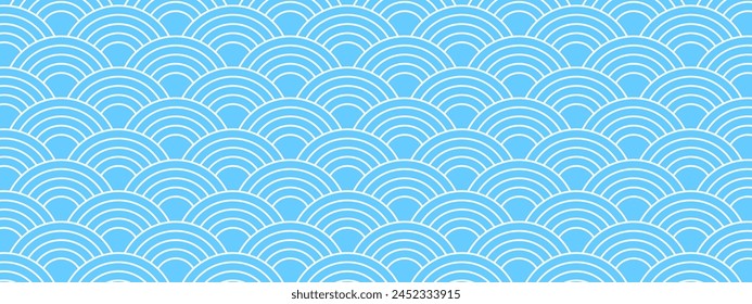 Tradicional patrón japonés de seigaiha. Fondo del mar o de las olas del océano. Estampado de vieiras. Escama de pez o escama de dragón. Adorno geométrico simple con curvas azules y blancas. Ilustración gráfica Vector.