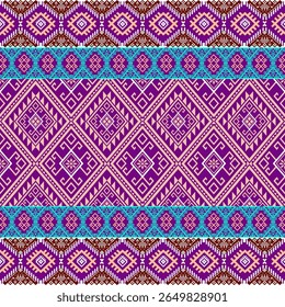Tradicional tribal ou padrão geométrico oriental. Azul-verde sobre fundo roxo. Estilo de bordado tribal. Design de tecido, papel de parede, roupas, impressão de tecido.