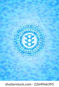 icono del semáforo dentro del emblema azul cielo con fondo de estilo ecológico mosaico. 