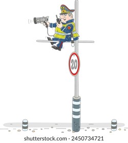 Verkehrspolizist mit einer tragbaren Geschwindigkeitsfalle und einem Radiosender, der auf einer Straßenstange sitzt und auf einer Autobahn fahrende Autos ausspioniert, Vektorgrafik-Cartoon-Illustration auf weißem Hintergrund