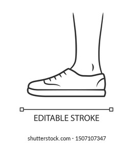 Trainers linear icon. Women and men stylish footwear. Unisex casual sneakers, modern tennis shoes. Editable stroke. Thin line illustration. Contour symbol. Vector isolated outline drawing
