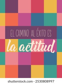 Traducción del Español - El camino al éxito es la actitud. Diseño perfecto para tarjetas de felicitación, carteles y redes sociales. Letras españolas.