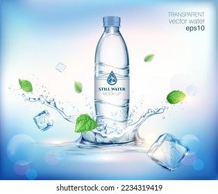 Vector transparente realista botella de plástico de agua mineral con salpicadura de agua, gotas y cubos de hielo sobre fondo azul 