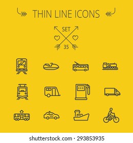 Ícone de linha fina de transporte definido para web e celular. Conjunto inclui- iate, trem, bicicleta, tanque de gasolina, navio, van, carro de polícia, barco, motor, ícones. Design plano minimalista moderno. Ícone de cinza escuro de vetor