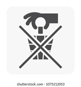 Trash bin icon on white.