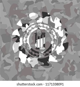 trash can icon inside grey camo texture