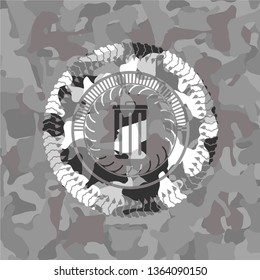trash can icon inside grey camouflage texture