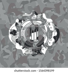 trash can icon inside grey camouflage emblem