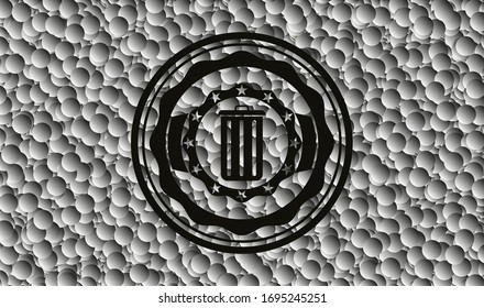 botín de basura dentro de emblema oscuro realista con fondo de burbujas grises. Ilustración vectorial. Detallado.
