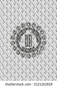 icono de la papelera dentro del emblema o placa de color plateado. Patrón de escalas. Ilustración vectorial. Detallado. 
