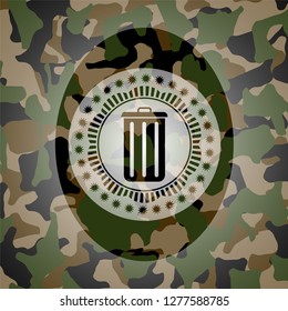 trash can icon on camo pattern