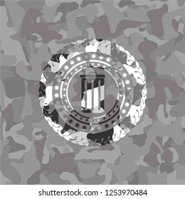trash can icon on grey camo pattern