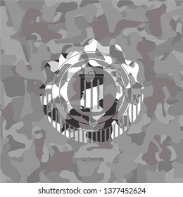 trash can icon on grey camouflage pattern