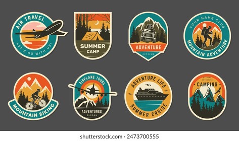 Insignias de viaje. Logotipo de exploración al aire libre en todo el mundo tiempo de aventura para viajar en bicicleta camping coche avión o barco reciente Vector senderismo y escalada insignias