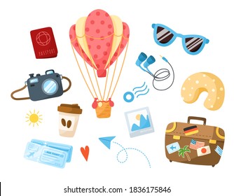 Conjunto de dibujos animados de viajes - globo de aire caliente, maleta, taza de café, gafas de sol, cámara, sello postal, plano de papel, pasaporte, clipart de vacaciones de viaje conjuntos de elementos aislados sobre fondo blanco - vector