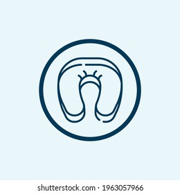 Travel pillow linear icon. Neck cushion for good posture. Napping accessory. Nomadic lifestyle. Thin line customizable illustration. Contour symbol. Vector isolated outline drawing. Editable stroke