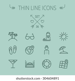 Juego de iconos de línea delgada para web y móvil. Incluye: vidrio solar, palmera, vino, zapatillas, paraguas de playa, iconos de puntero de mapa. Diseño plano vectorial minimalista moderno.