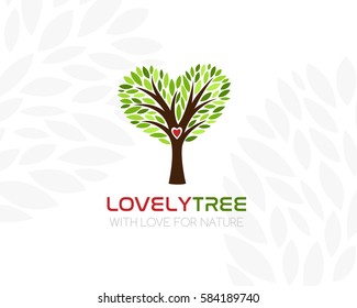 Árbol con corona en forma de corazón. Plantilla del logotipo. Icono de concepto para bienes raíces, tienda de productos orgánicos, café vegano.