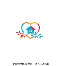 Diseño del logo de forma cardíaca de la casa del árbol. Diseño del logo de la casa ecológica.