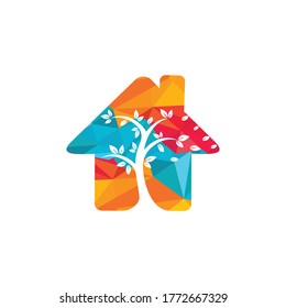Diseño del logo de la casa de árbol. Empresa y negocio con el logotipo de la casa arbórea mínima. Plantilla de diseño vectorial Eco House. 