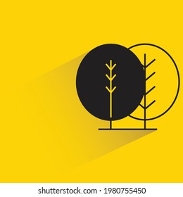 árbol con sombra sobre fondo amarillo