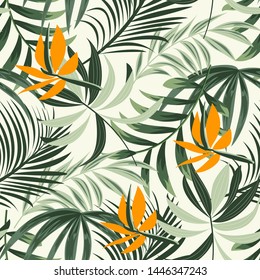 Tendencia brillante patrón transparente con coloridas hojas tropicales y flores en un fondo pastel. Diseño de vectores. Impresión de selva. Fondo floral. Impresión y textiles. Tropos exóticos. Diseño fresco.