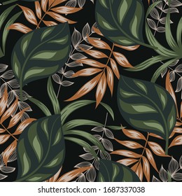 Tendencia sin fisuras con plantas tropicales en un fondo oscuro. La jungla deja un fondo de patrón floral vectorial sin fisuras. Diseño exótico para tela, papel, cubierta, decoración interior y otros usuarios.