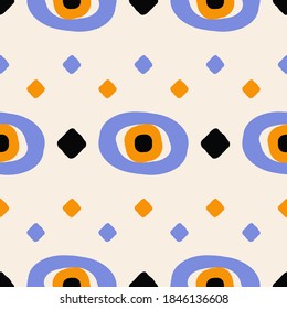 Trendy abstraktes, nahtloses Muster. Ethnischer Hintergrund in handgezeichneter Form mit geometrischen Ornamenten und Augenformen in beigen, orangen und lila blauen Farben. Vektorgrafik.