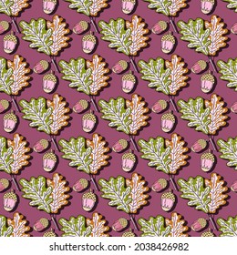 Trendfarbenes, nahtloses Muster, rosafarbene Akkorde, grüne und orangefarbene Eichenblätter. Heller Herbstdruck auf violettem Hintergrund. Eine schöne und stilvolle Dekoration für das Design jedes Interieurs.