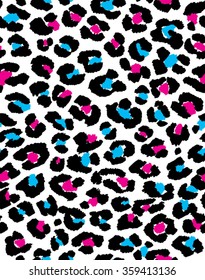 Trendy hand drawn seamless leopard pattern. Acrylic technique. Vector illustration.