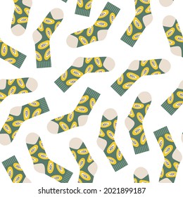 Patrón de moda minimalista sin fisuras de calcetines coloridos y elegantes con fruta de papaya aislado en el fondo blanco. Ilustración plana vectorial moderna.