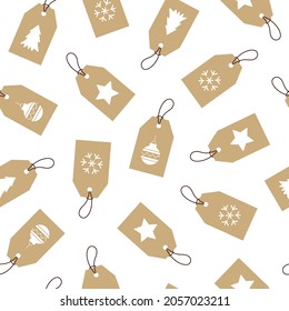 Patrón moderno mínimo sin fisuras con etiquetas de elementos navideños del papel kraft sobre un fondo blanco. Ilustración simple del vector