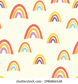Patrón moderno y sin fisuras con el arcoiris colorido sobre el fondo del color. Diseño para invitación, afiche, tarjeta, tela, textil, tela. Ilustración de vacaciones para el bebé. Estilo Doodle.