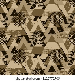 Patrón vectorial sin fisuras del helecho marrón triángulo. Fondo de camuflaje repetido geométrico.