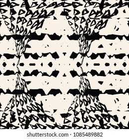 Triangle pattern. Black and white vector abstract background. Tracery hister texture. Geometric graphic design. Hand drawn shibori print. Monochrome minimal triangle seamless pattern. Vintage print.