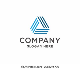 triángulo con logotipo de tres líneas