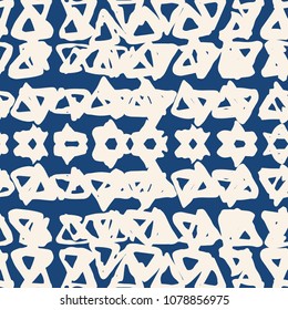 Triangle tie dye pattern. Shibori seamless background. Geometric china ink natural print. Organic vector japanese design. Watercolor indonesian tile. Triangle seamless pattern. Japan kimono print.