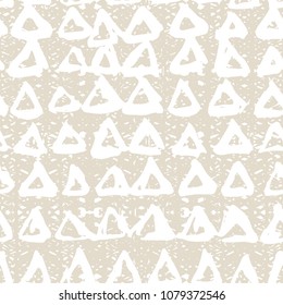 Triangle tie dye pattern. Shibori ivory background. Geometric china ink natural print. Organic vector japanese design. Watercolor indonesian tile. Triangle seamless pattern. Japan kimono print.