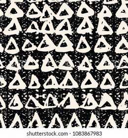 Triangle tie dye pattern. Shibori seamless background. Geometric china ink natural print. Organic vector japanese design. Watercolor indonesian tile. Triangle seamless pattern. Japan kimono print.
