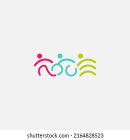 Logo de la actividad del triatlón: natación, ciclismo, correr. Logotipo deportivo