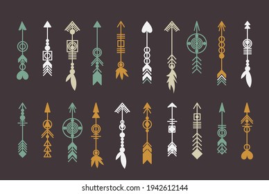 Arreglo de flecha tribal. Colección de diseño de vectores étnicos. Elementos para el tatuaje, pegatinas, camisetas, bolsos, ropa.