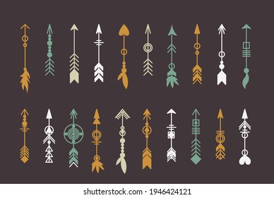 Arreglo de flecha tribal. Colección de diseño de vectores étnicos. Elementos para el tatuaje, pegatinas, camisetas, bolsos, ropa.