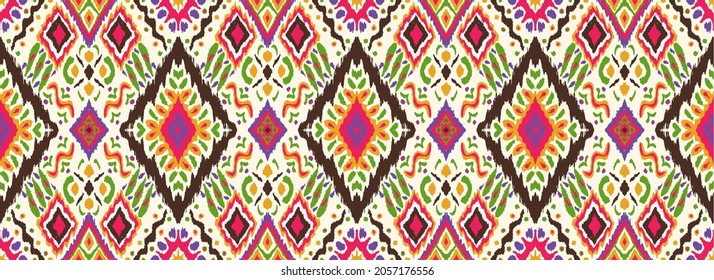 Tribal vector ornament. Seamless African pattern. Ethnic carpet with chevrons. Aztec style. Geometric mosaic on the tile, majolica. Ancient interior. Modern rug. Geo print on textile. Kente Cloth.