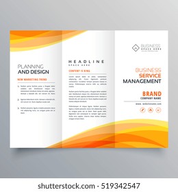 plantilla de tríptico con formas de onda naranja