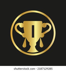 Logo del doodle de color trofeo en la última burbuja de habla Día de Apreciación de los Empleados. Plantilla vectorial de desarrollo empresarial para banner,
tarjeta, afiche, fondo.
